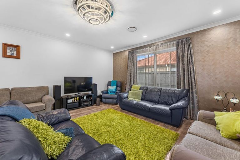 Photo of property in 587 Great South Road, Rosehill, Papakura, 2113