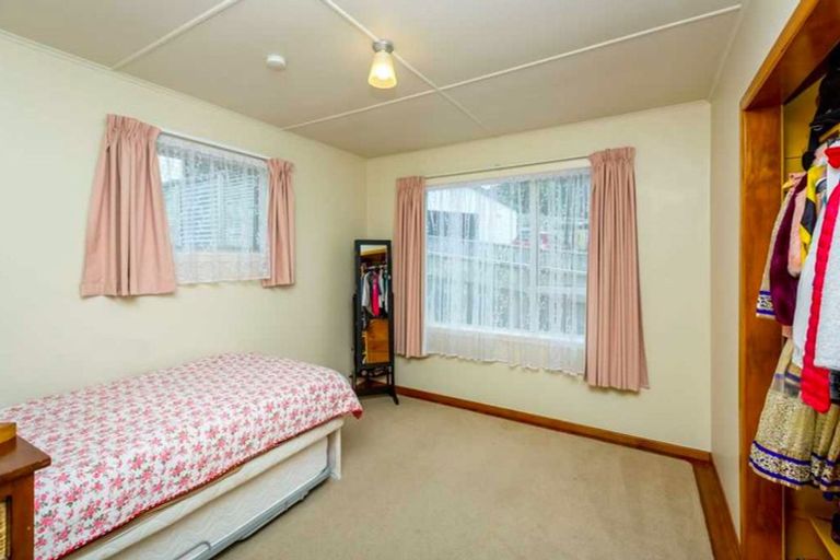 Photo of property in 11 Handley Place, Glen Avon, New Plymouth, 4312