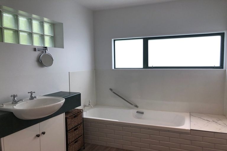 Photo of property in 134 Wadestown Road, Wadestown, Wellington, 6012