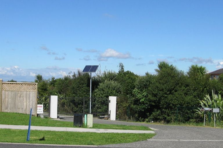 Photo of property in 55 Harbour View Road, Te Atatu Peninsula, Auckland, 0610