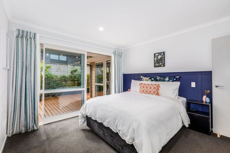 Photo of property in 27 Mooring Close, Whitby, Porirua, 5024