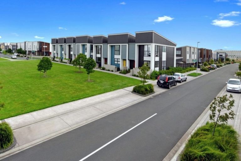 Photo of property in 14 Rangihina Road, Hobsonville, Auckland, 0616