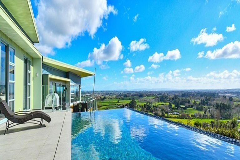 Photo of property in 43 Harry Dreadon Road, Opaheke, Papakura, 2584