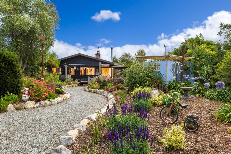 Photo of property in 12 Moreland Place, Mapua, 7005