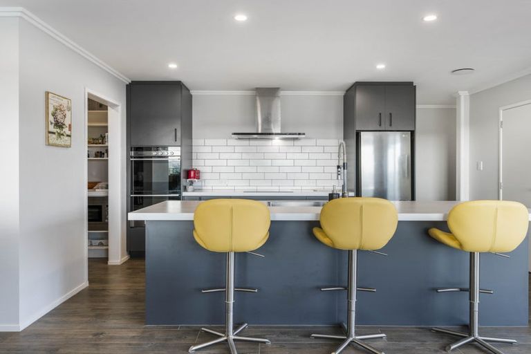 Photo of property in 10 Grenache Way, Kumeu, 0810