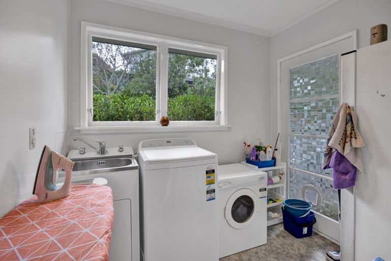 Photo of property in 2a Kendal Place, Merrilands, New Plymouth, 4312