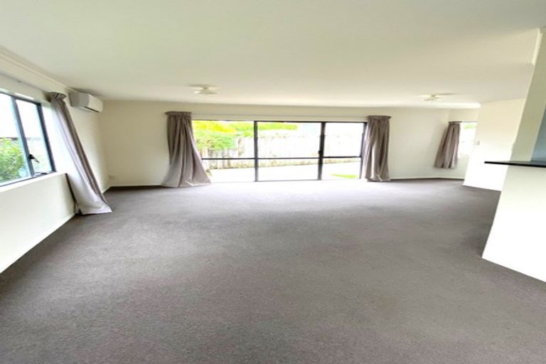 Photo of property in 16a Tonkin Drive, Sunnynook, Auckland, 0620