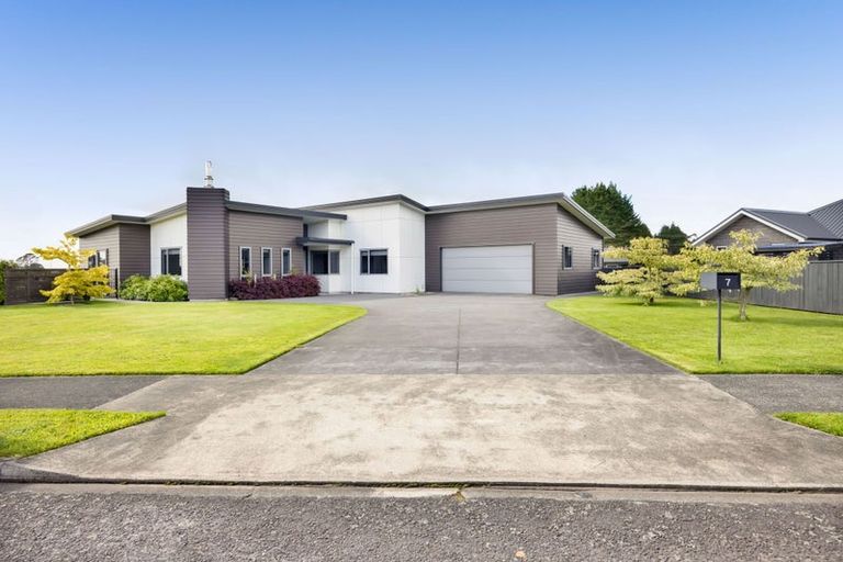 Photo of property in 7 Mercade Close, Stratford, 4332