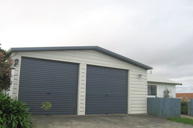 Photo of property in 8 Maraval Crescent, Grenada Village, Wellington, 6037