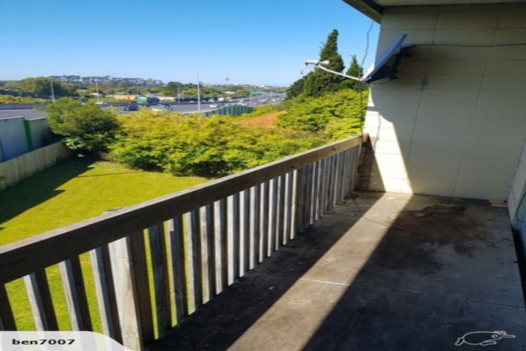 Photo of property in 2/34a Parr Road South, Point Chevalier, Auckland, 1025