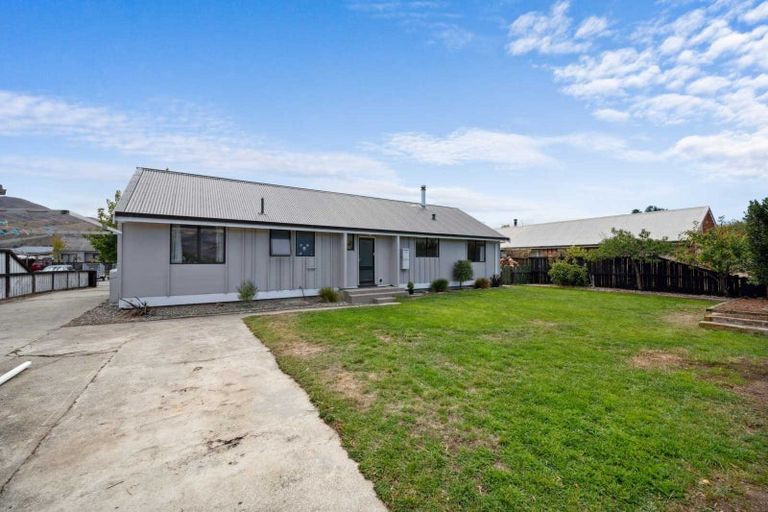 Photo of property in 19 Linrosa Place, Cromwell, 9310