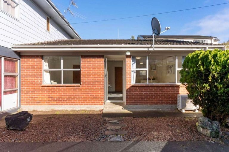 Photo of property in 1/14 Aotea Road, Glen Eden, Auckland, 0602