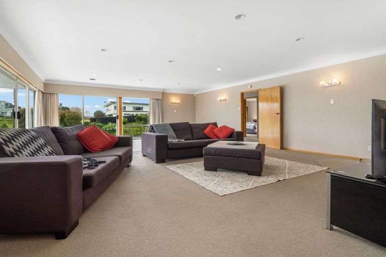 Photo of property in 12 Racecourse Road, Waiuku, 2123