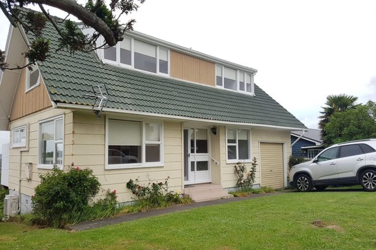 Photo of property in 72a Carlisle Road, Browns Bay, Auckland, 0632