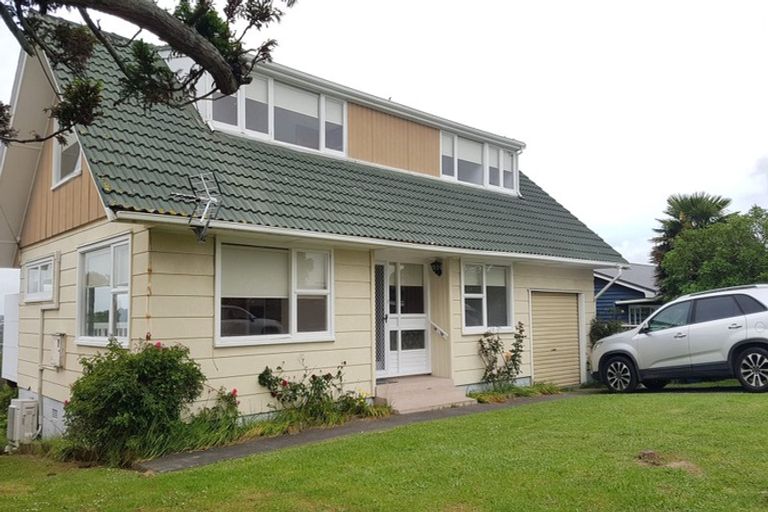 Photo of property in 72a Carlisle Road, Browns Bay, Auckland, 0632