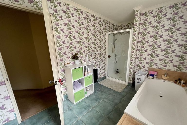 Photo of property in 9 Lake Panorama Drive, Henderson, Auckland, 0612