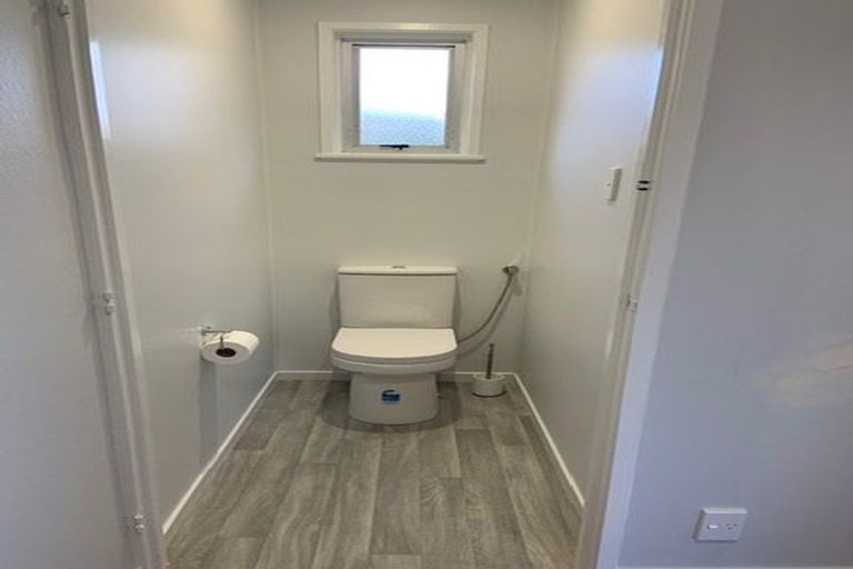 Photo of property in 35 Thornlow Street, Glendene, Auckland, 0602