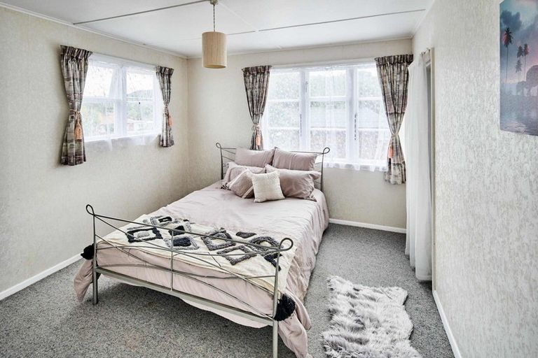 Photo of property in 68 Churton Crescent, Taita, Lower Hutt, 5011