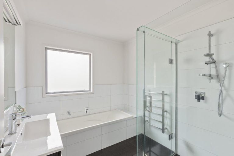 Photo of property in 2a Portland Drive, Highlands Park, New Plymouth, 4312