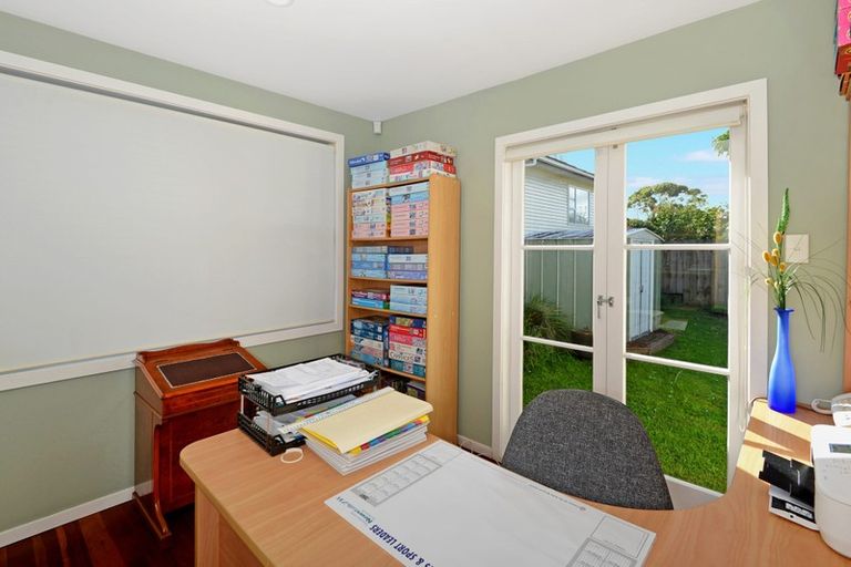 Photo of property in 1/90 Target Road, Totara Vale, Auckland, 0629