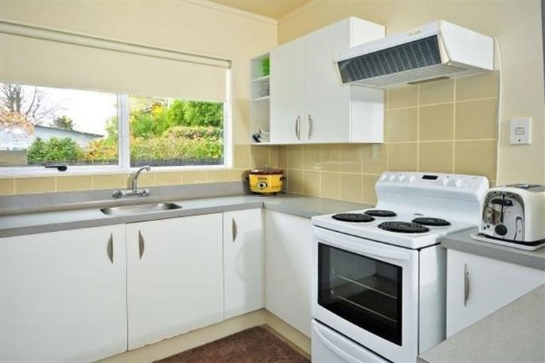 Photo of property in 34 Oxford Street, Fairfield, Hamilton, 3214