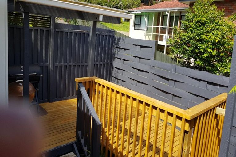 Photo of property in 1/4 Mahuta Grove, Northcote, Auckland, 0627