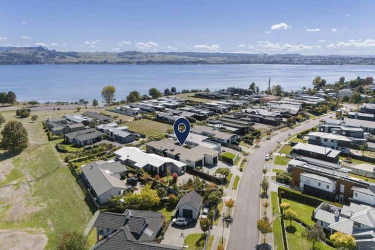 Photo of property in 9 Pukenamu Road, Rainbow Point, Taupo, 3330