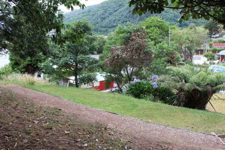 Photo of property in 37a Wairau Road, Picton, 7220