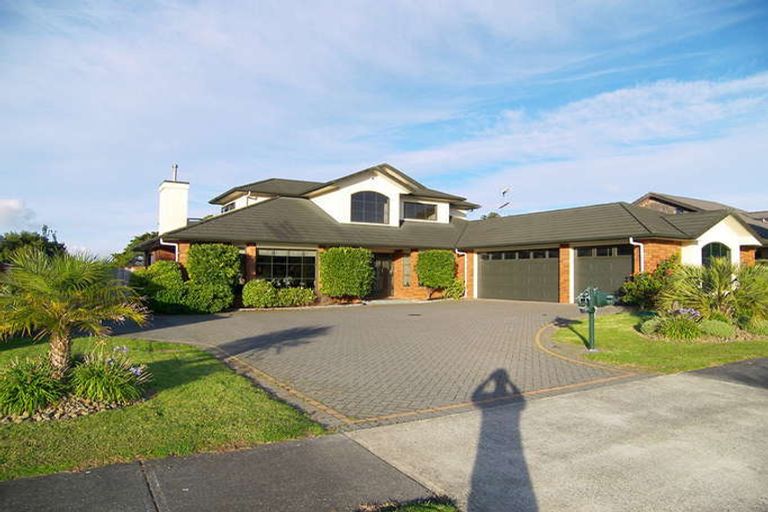 Photo of property in 16 Crannich Place, Wattle Downs, Auckland, 2103