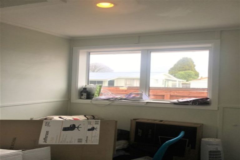 Photo of property in 3a Dickson Crescent, Hornby, Christchurch, 8042