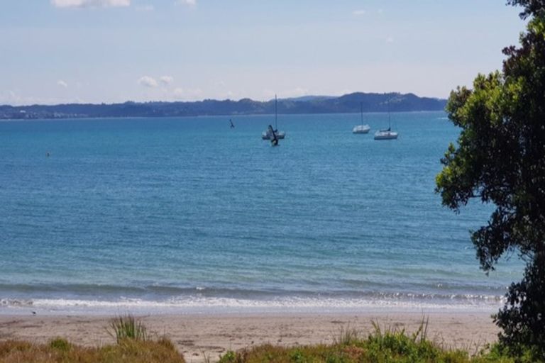 Photo of property in 66 Tindalls Bay Road, Tindalls Beach, Whangaparaoa, 0930
