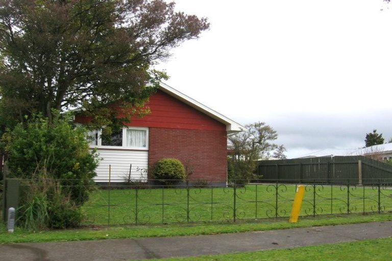 Photo of property in 8 Motuoapa Place, Kelvin Grove, Palmerston North, 4414