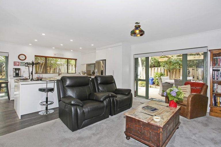Photo of property in 24 Ranch Place, Pukekohe, 2120