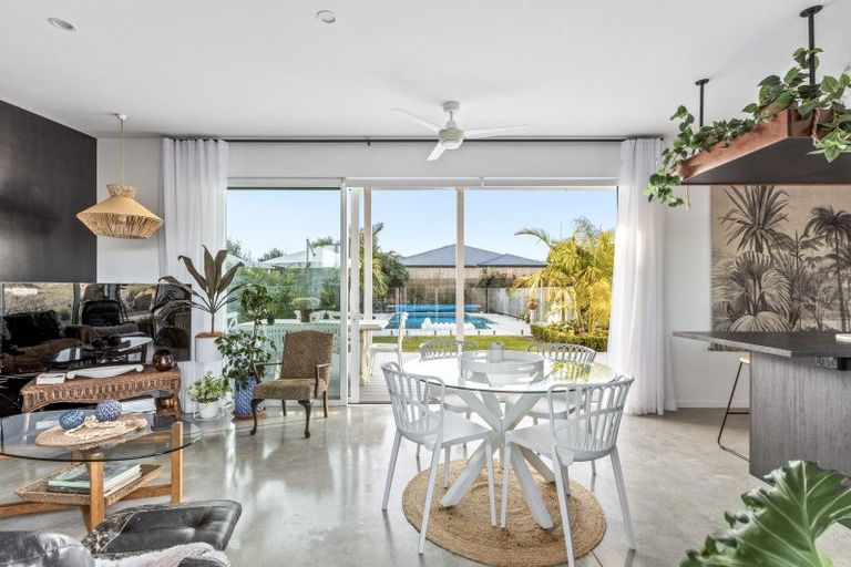 Photo of property in 2 Taimoana Close, Mangawhai Heads, Mangawhai, 0505