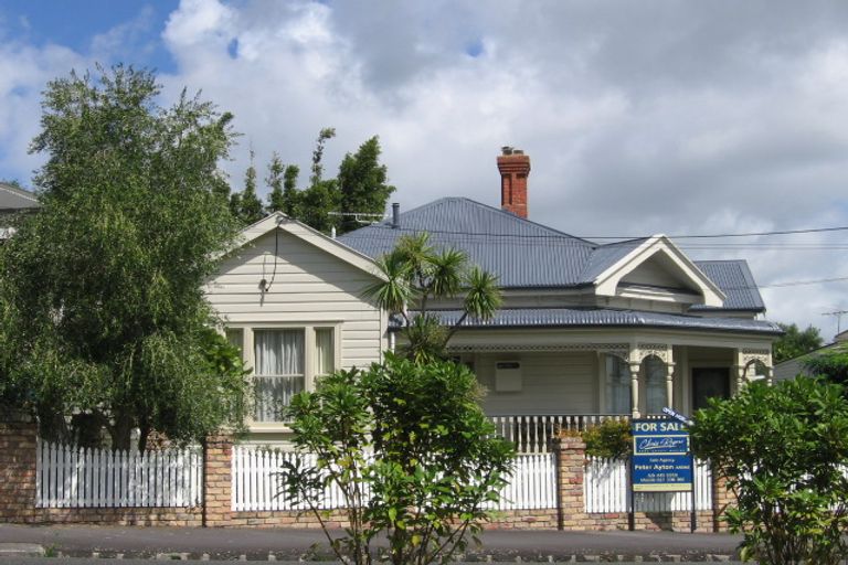 Photo of property in 11 Shoal Bay Road, Devonport, Auckland, 0624