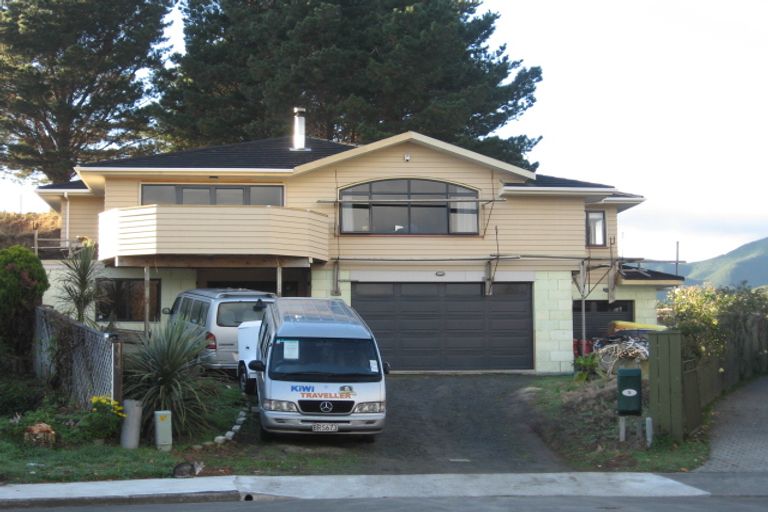 Photo of property in 14 Nugget Grove, Raumati Beach, Paraparaumu, 5032