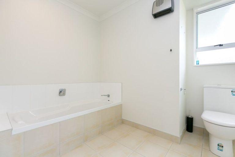 Photo of property in 13 Regent Place, Blagdon, New Plymouth, 4310