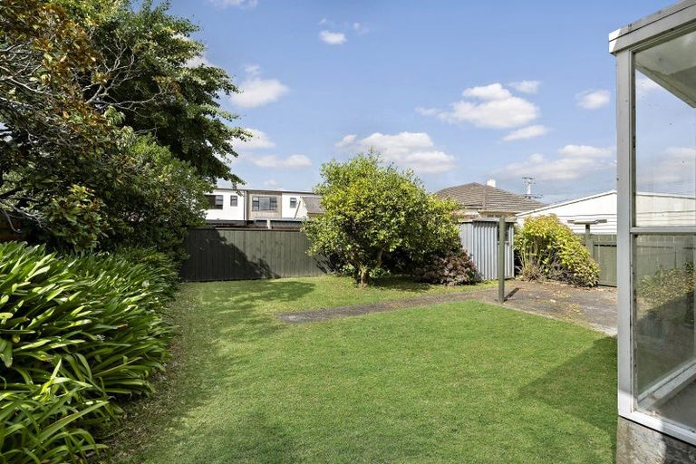 Photo of property in 2 Waldie Grove, Avalon, Lower Hutt, 5011
