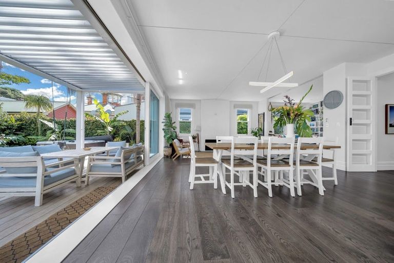 Photo of property in 23 Cheltenham Road, Devonport, Auckland, 0624