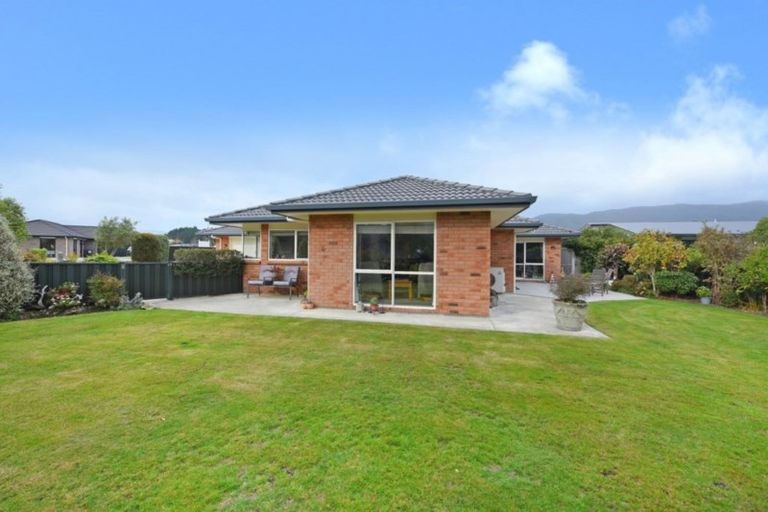 Photo of property in 32 Sunstone Crescent, Brown Owl, Upper Hutt, 5018