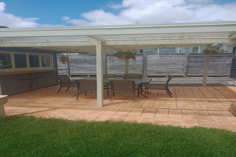 Photo of property in 37 Kiwi Road, Point Chevalier, Auckland, 1022