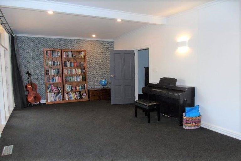 Photo of property in 415 Fergusson Drive, Heretaunga, Upper Hutt, 5018