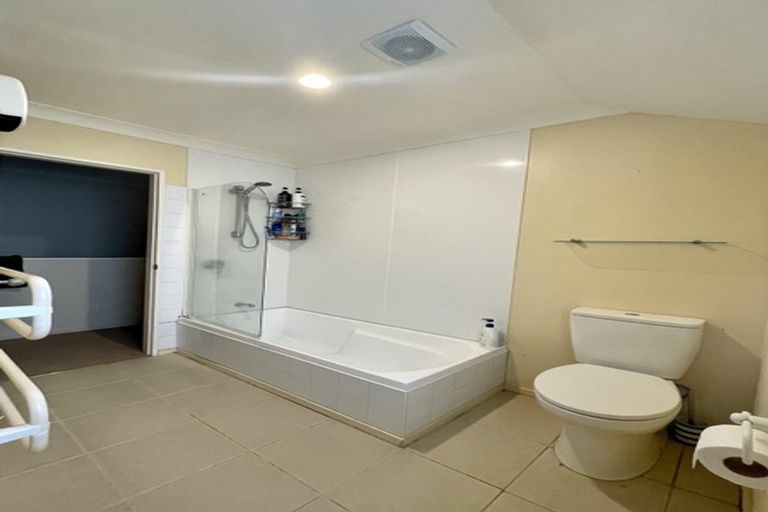 Photo of property in 75a Woodhouse Avenue, Karori, Wellington, 6012