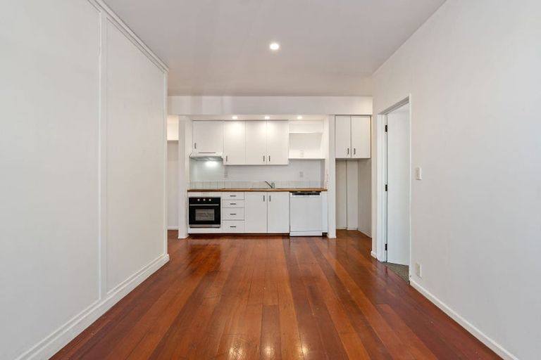 Photo of property in Hopper Street Apartments, 4/20 Hopper Street, Mount Cook, Wellington, 6011
