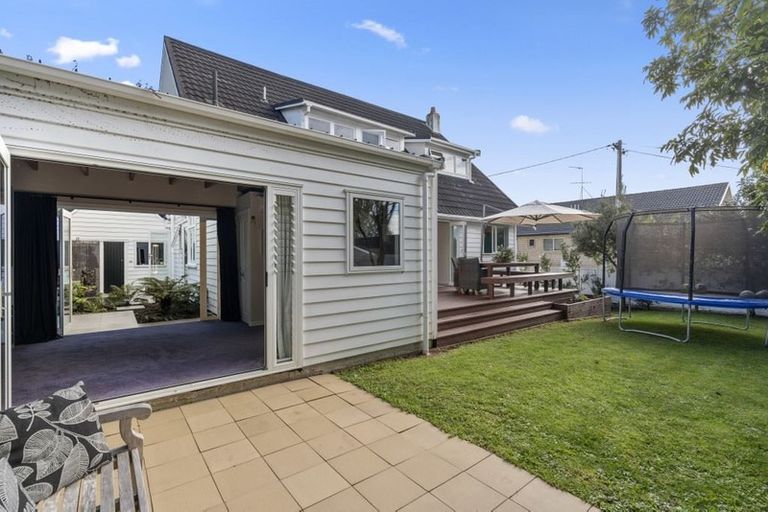 Photo of property in 16a Fenwick Avenue, Milford, Auckland, 0620