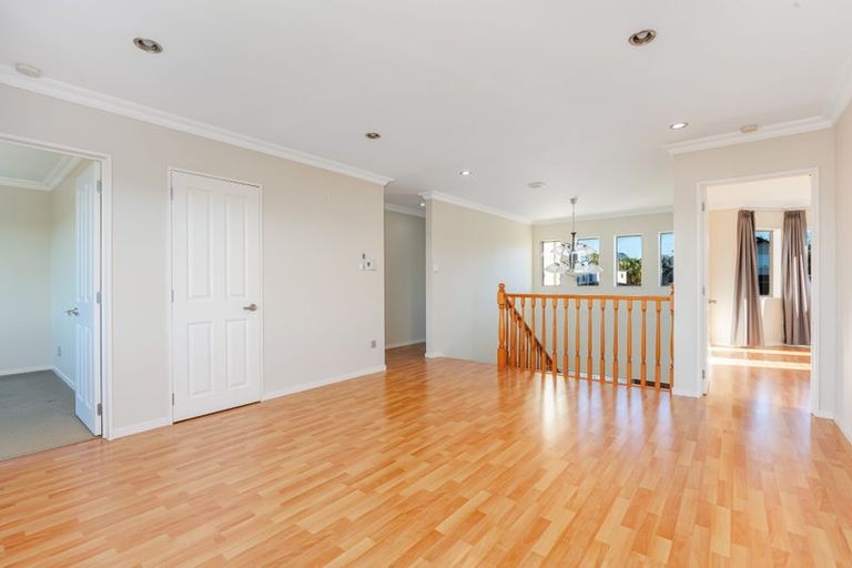 Photo of property in 11 Tekapo Rise, Fairview Heights, Auckland, 0632