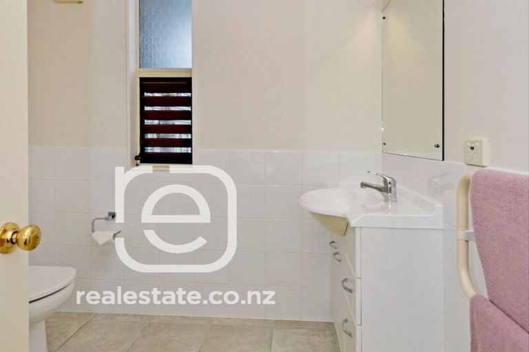 Photo of property in 2/48 Glencoe Road, Browns Bay, Auckland, 0630