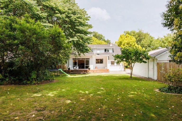 Photo of property in 11 Elmira Avenue, Hokowhitu, Palmerston North, 4410