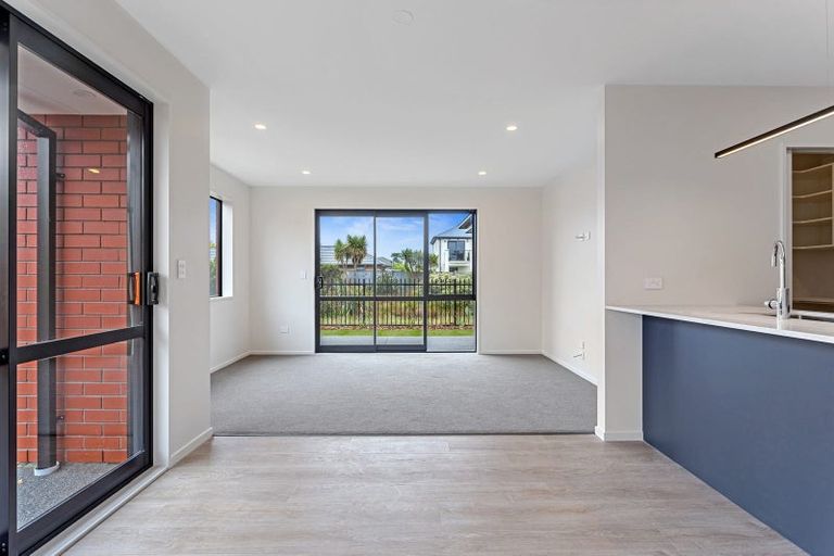 Photo of property in 33 Selfe Crescent, Burwood, Christchurch, 8083