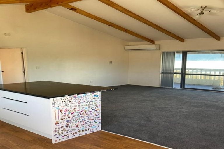 Photo of property in 10 Loughanure Place, Massey, Auckland, 0614